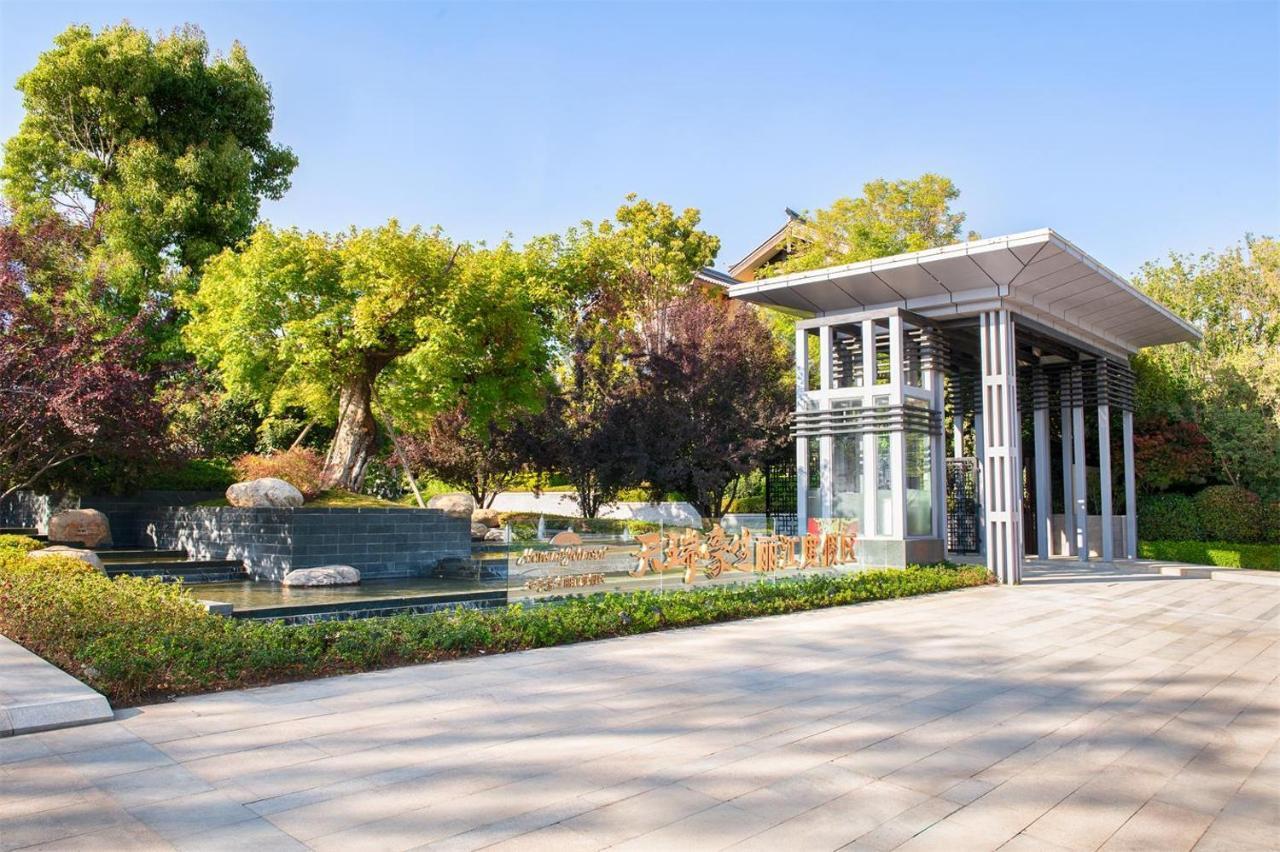 Howard Johnson Jinlin Plaza Lijiang Lijiang  Zewnętrze zdjęcie
